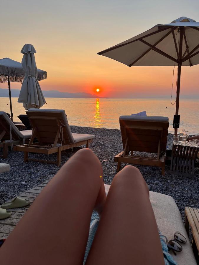 Beach Retreat In Town Corinth Exteriér fotografie
